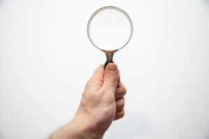 Illustration of a magnifying glass enlarging a highlighted keyword.